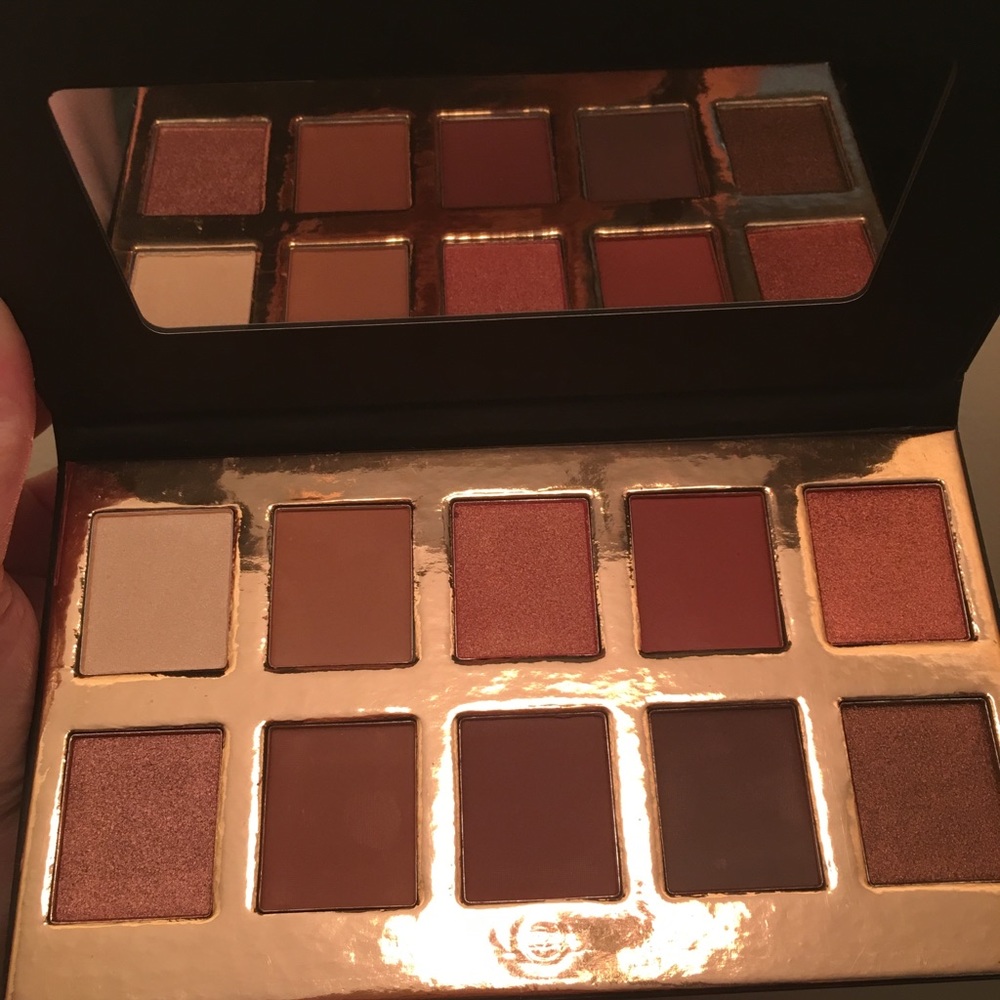 CROWN BRUSH FUEGO EYESHADOW PALETTE